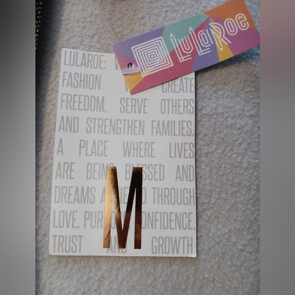 Lula Roe metallic gold tee. NWT Size M - Picture 7 of 7